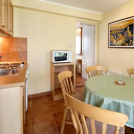 Luxury With A Microwave 2 5km From Historic Poreč